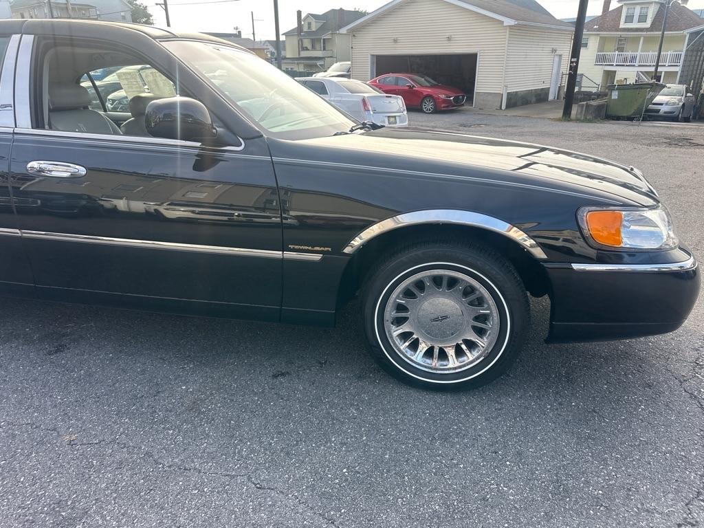 Lincoln Town Car 4dr Sdn Cartier Prem. 2002