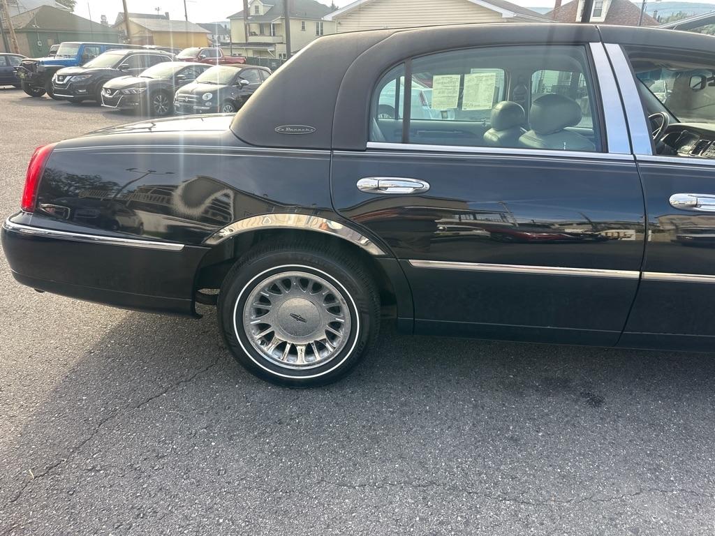 Lincoln Town Car 4dr Sdn Cartier Prem. 2002