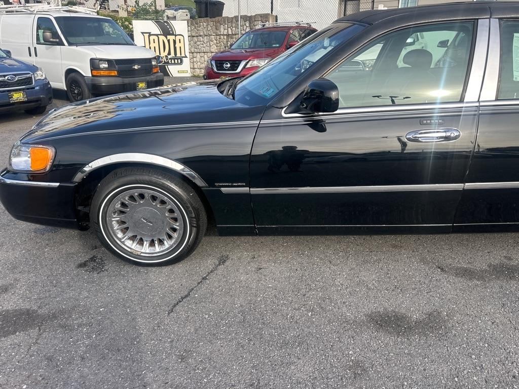 Lincoln Town Car 4dr Sdn Cartier Prem. 2002