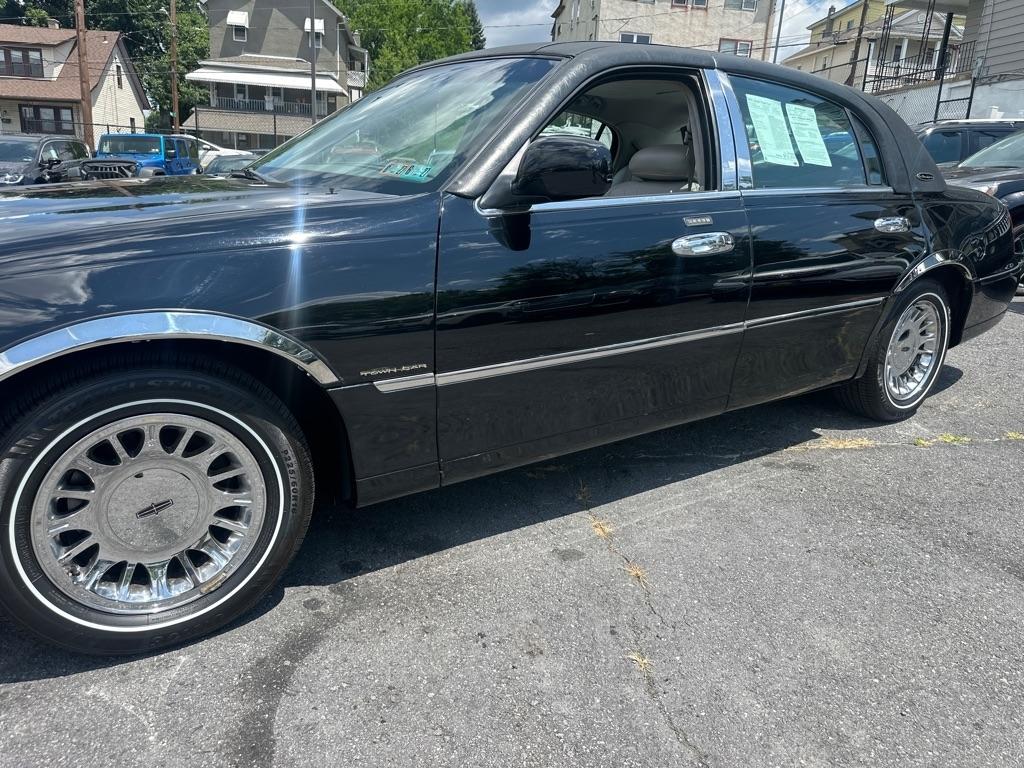 Lincoln Town Car 4dr Sdn Cartier Prem. 2002