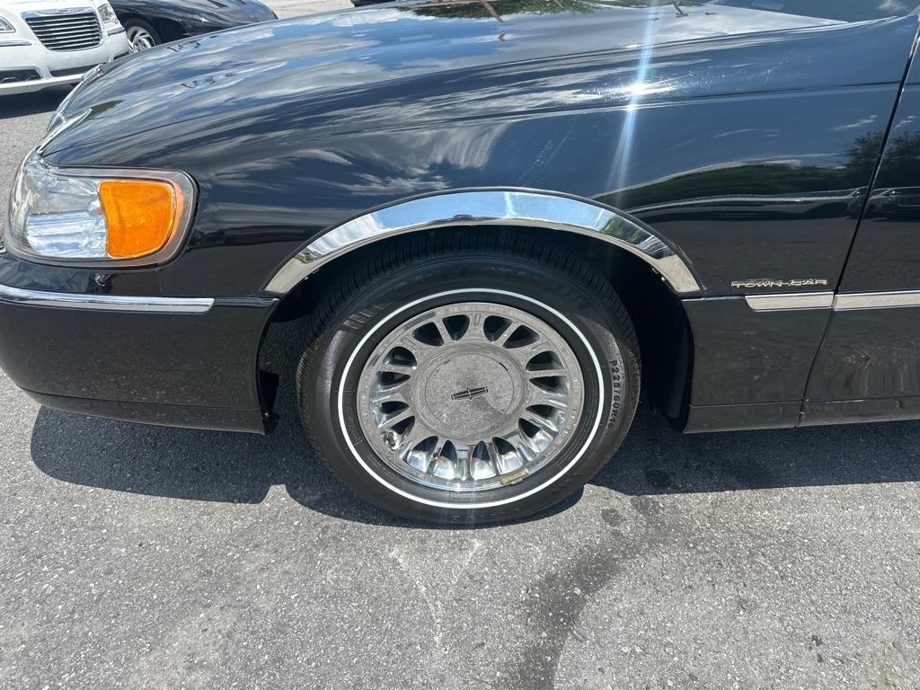 Lincoln Town Car 4dr Sdn Cartier Prem. 2002