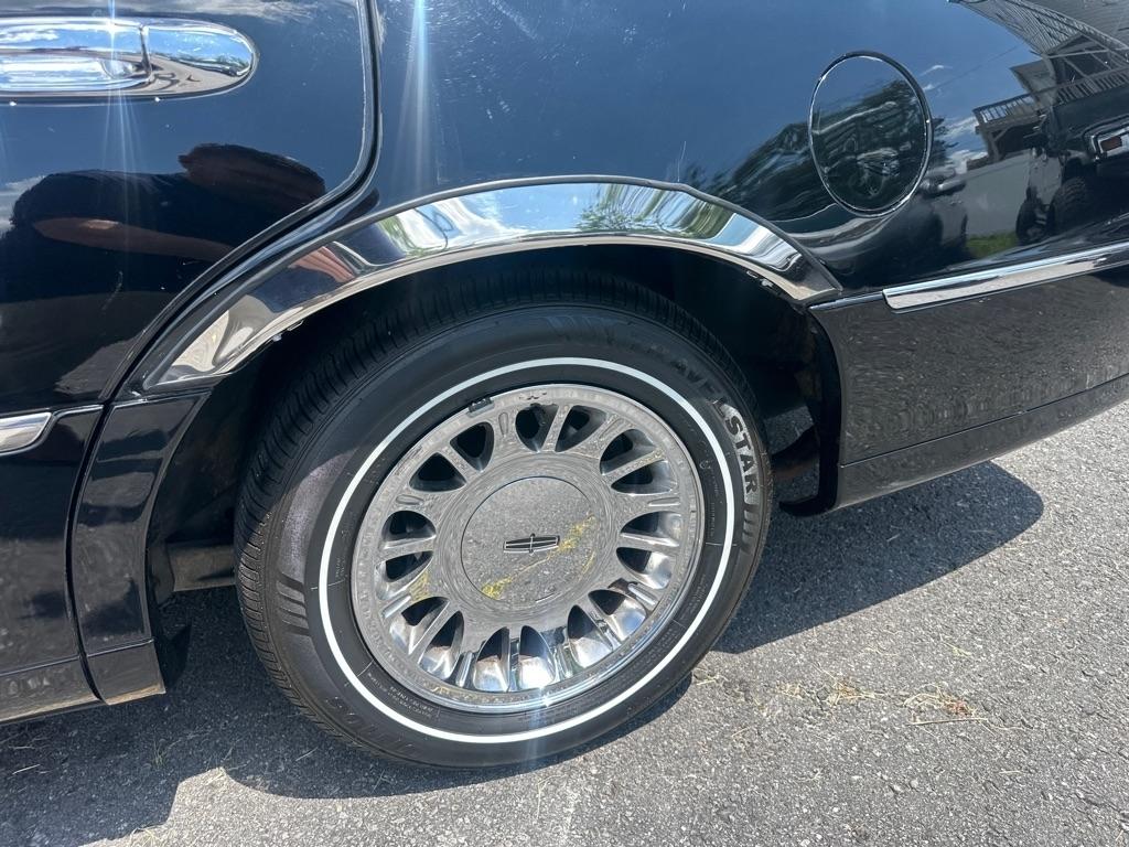 Lincoln Town Car 4dr Sdn Cartier Prem. 2002