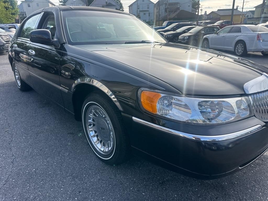Lincoln Town Car 4dr Sdn Cartier Prem. 2002