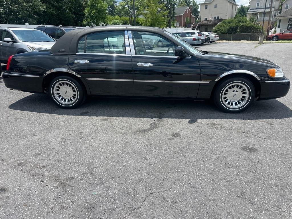 Lincoln Town Car 4dr Sdn Cartier Prem. 2002