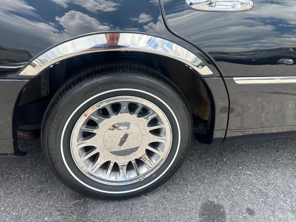 Lincoln Town Car 4dr Sdn Cartier Prem. 2002