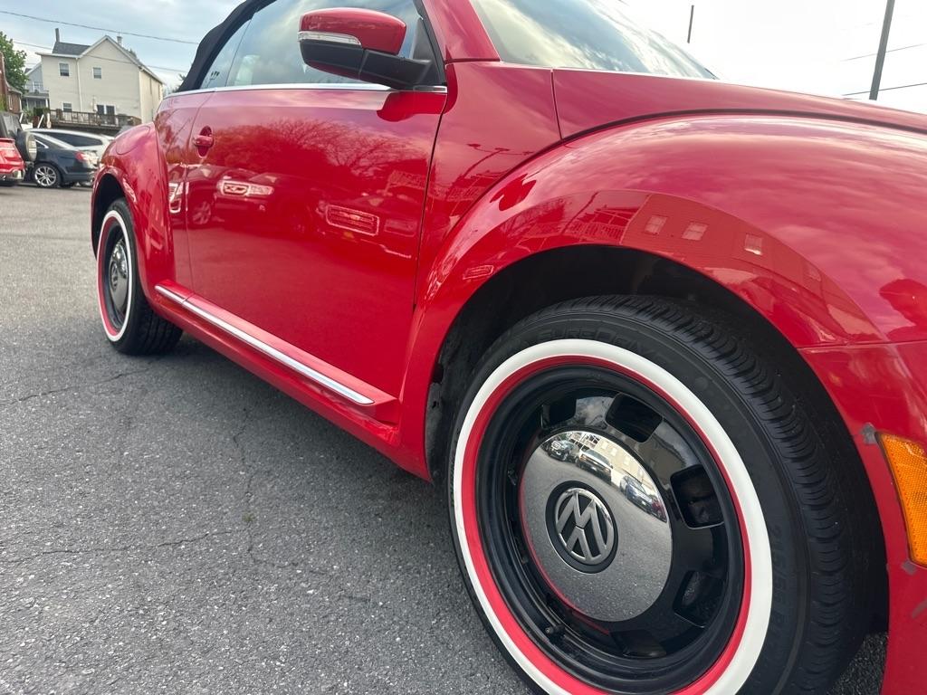 Volkswagen Beetle 2.5L Convertible 2013