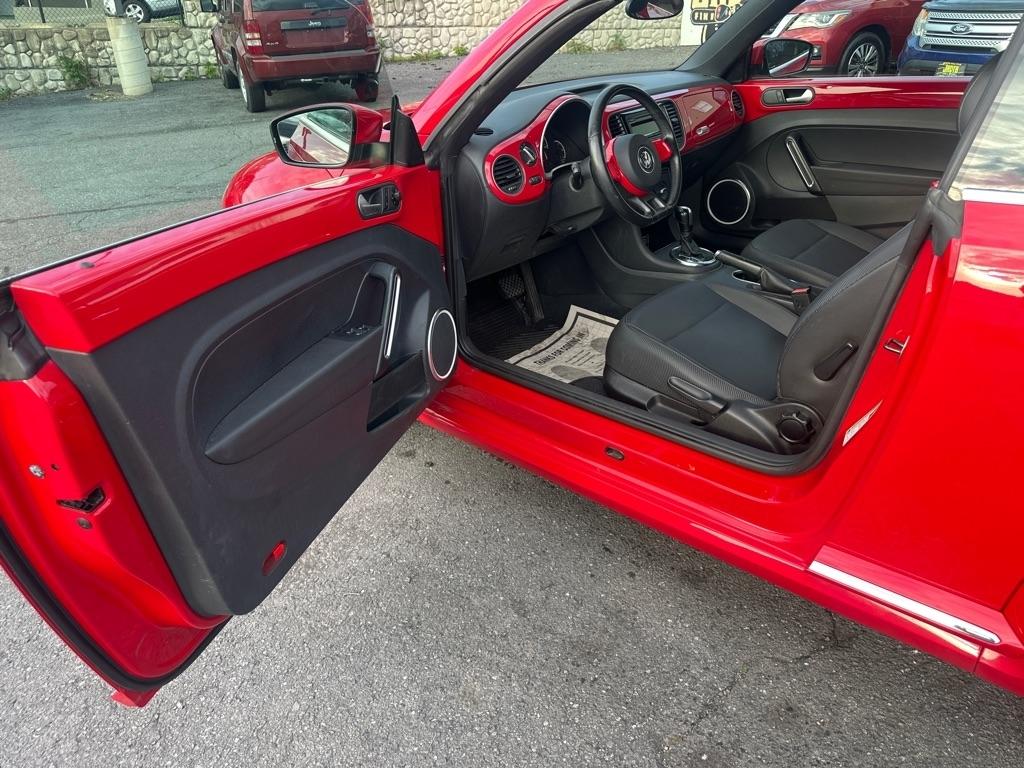 Volkswagen Beetle 2.5L Convertible 2013