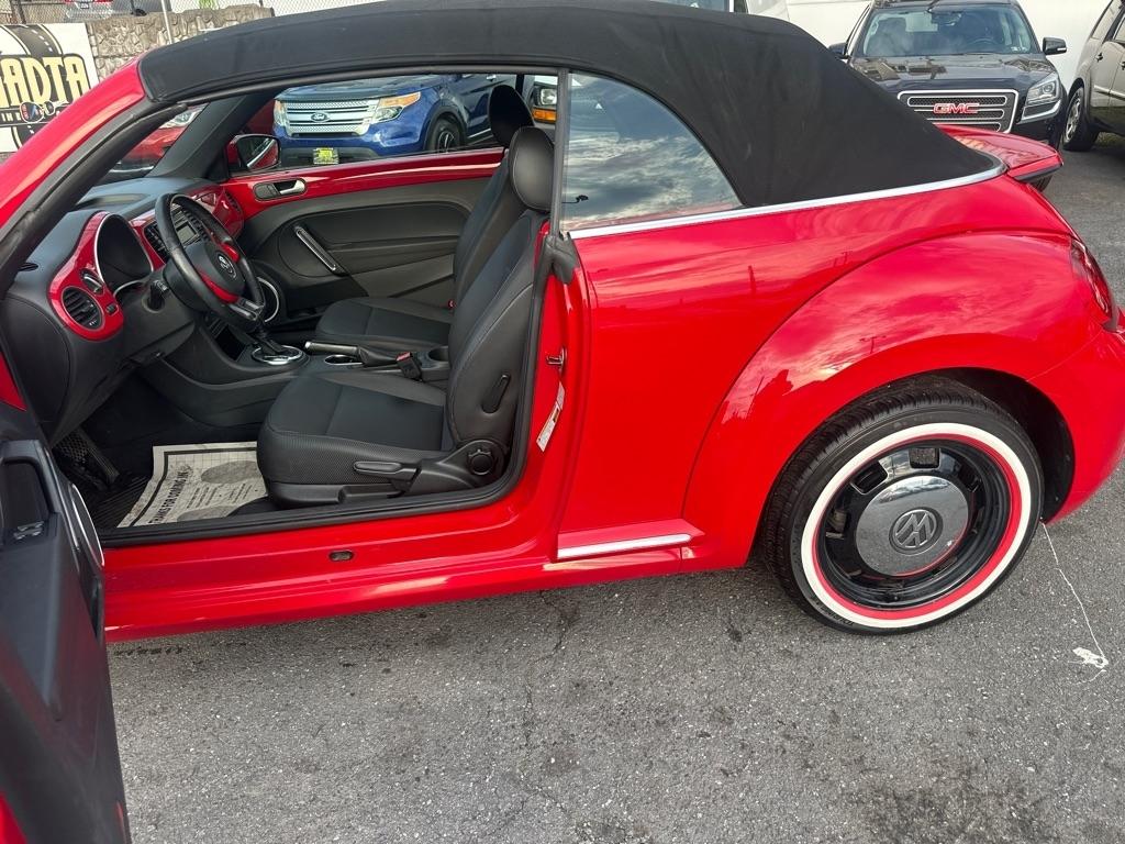 Volkswagen Beetle 2.5L Convertible 2013