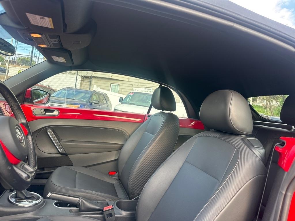 Volkswagen Beetle 2.5L Convertible 2013