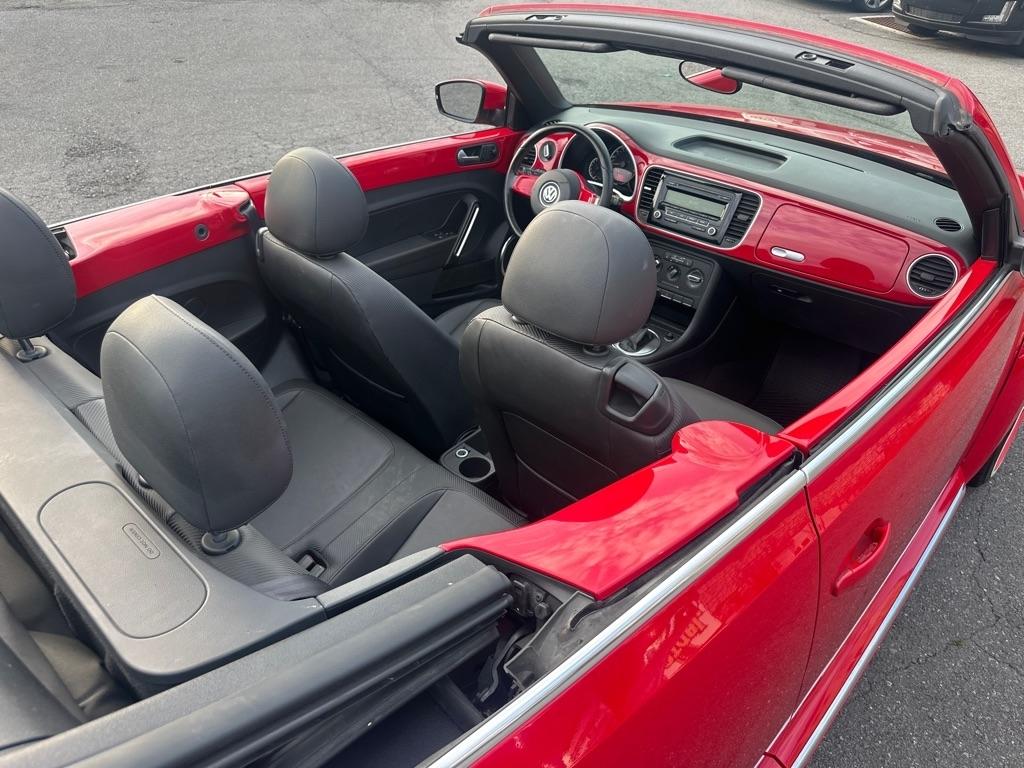 Volkswagen Beetle 2.5L Convertible 2013