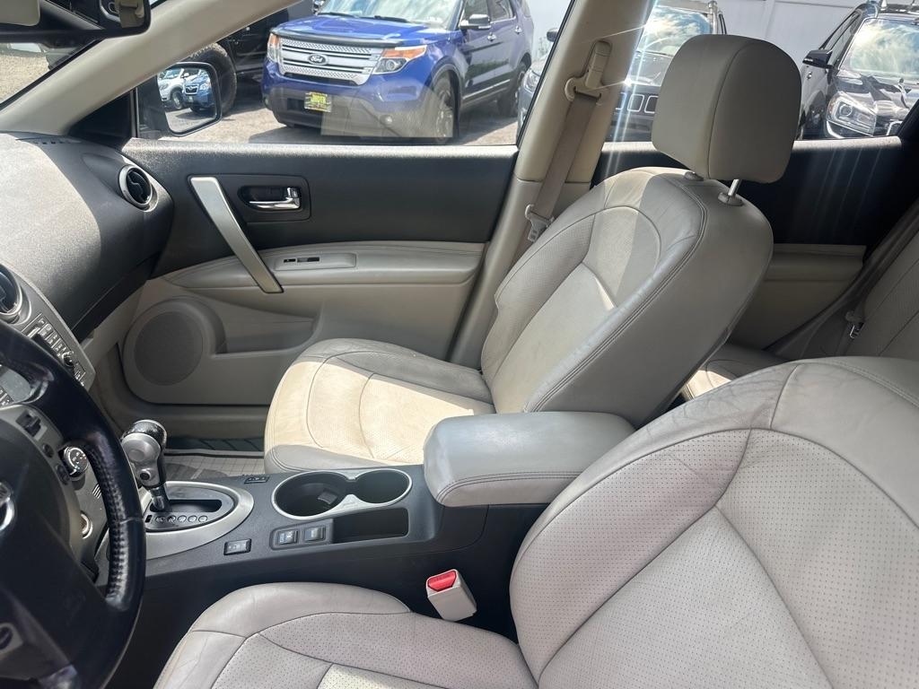 Nissan Rogue  2012