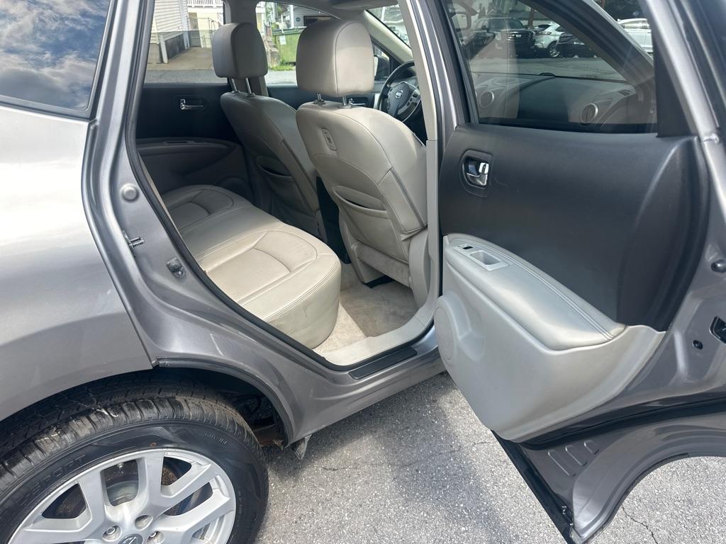 Nissan Rogue  2012