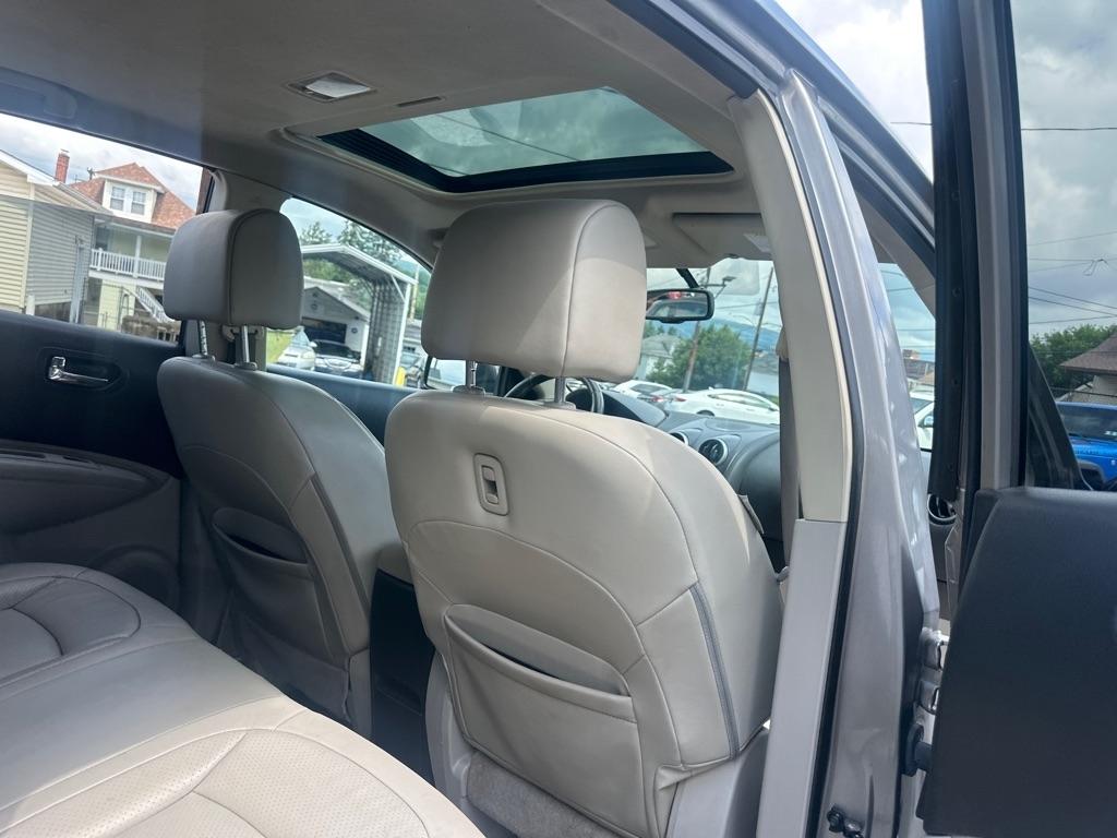Nissan Rogue  2012