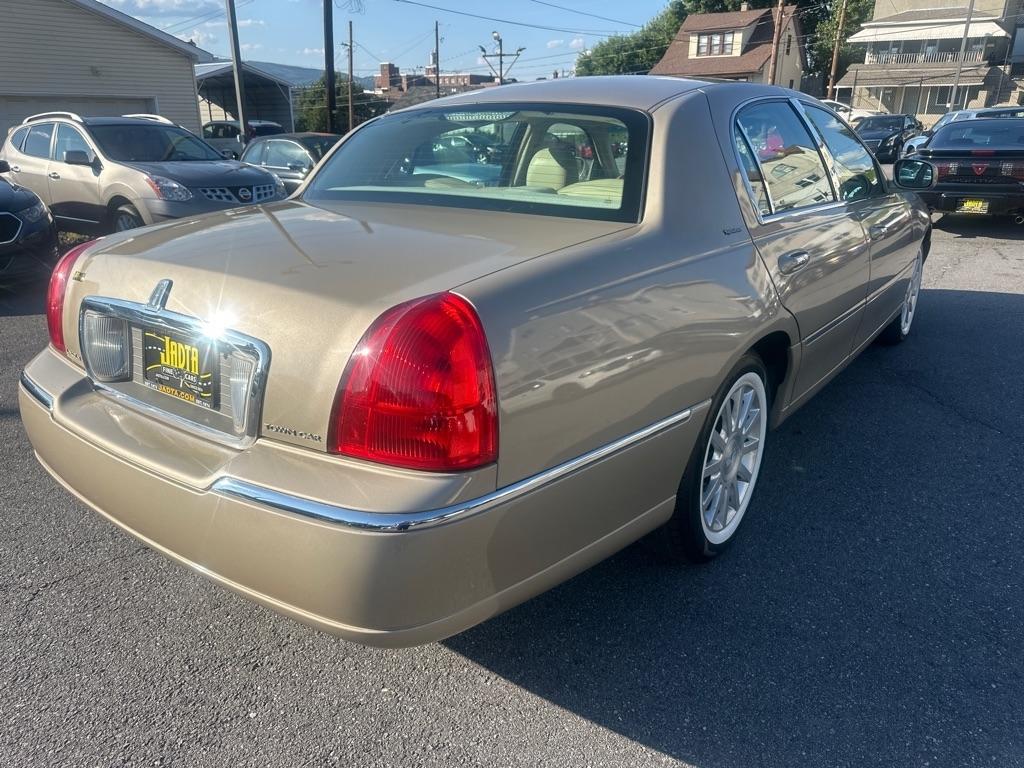 Lincoln Town Car  2006