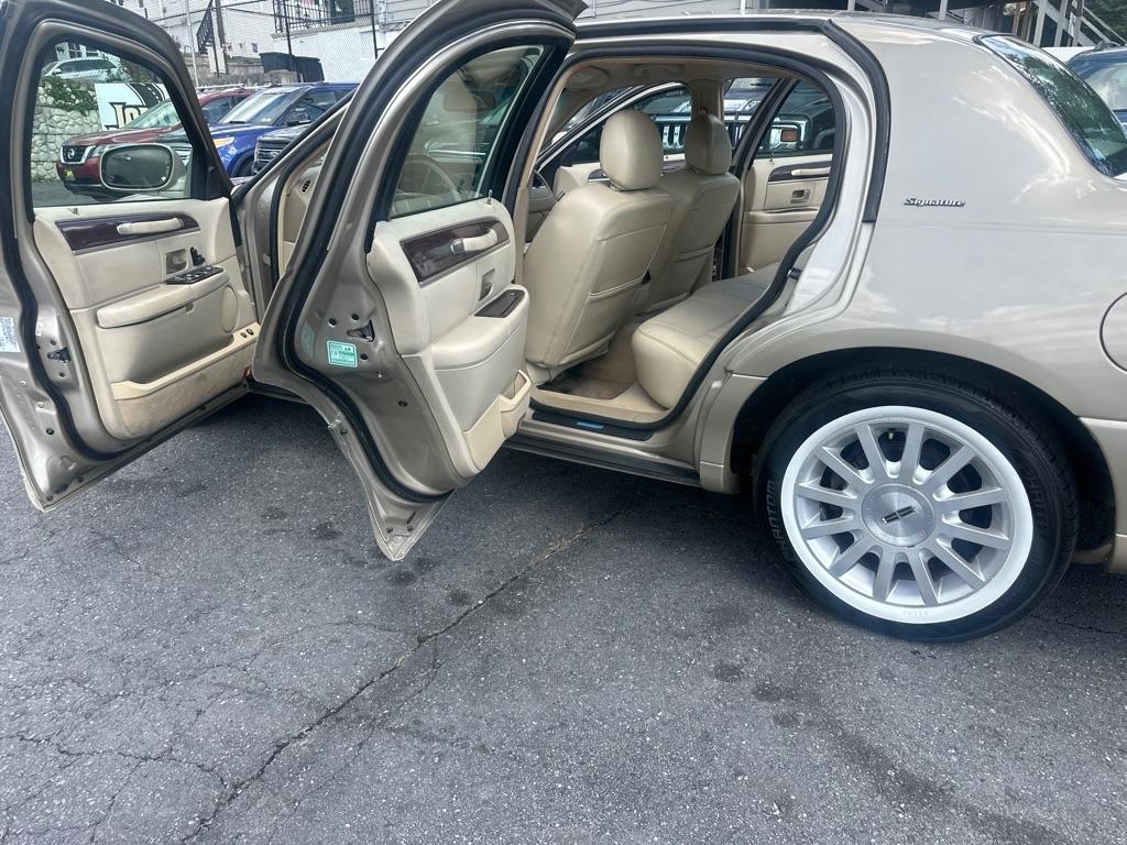 Lincoln Town Car  2006