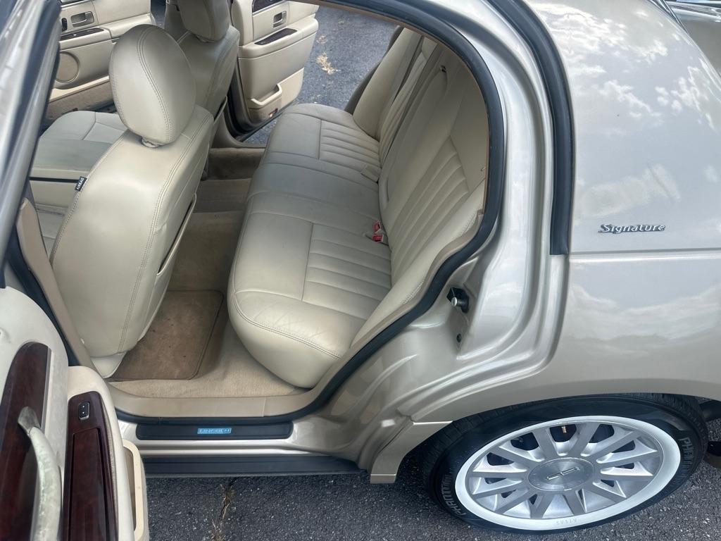 Lincoln Town Car  2006