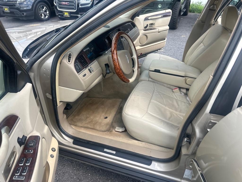 Lincoln Town Car  2006