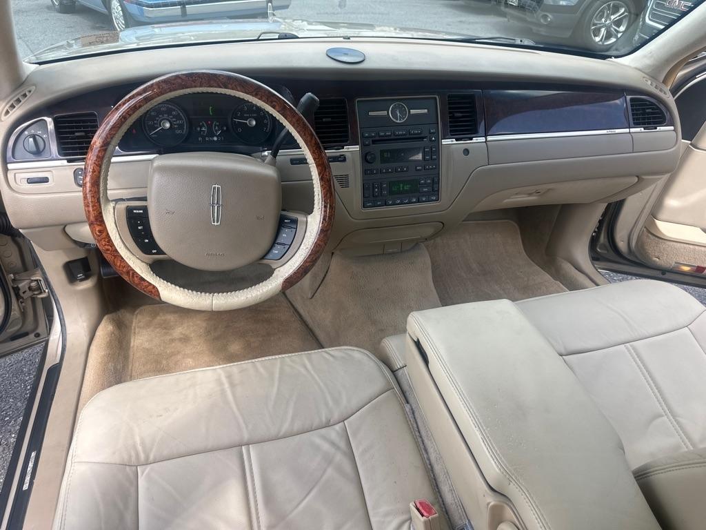 Lincoln Town Car  2006