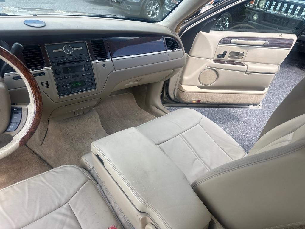Lincoln Town Car  2006
