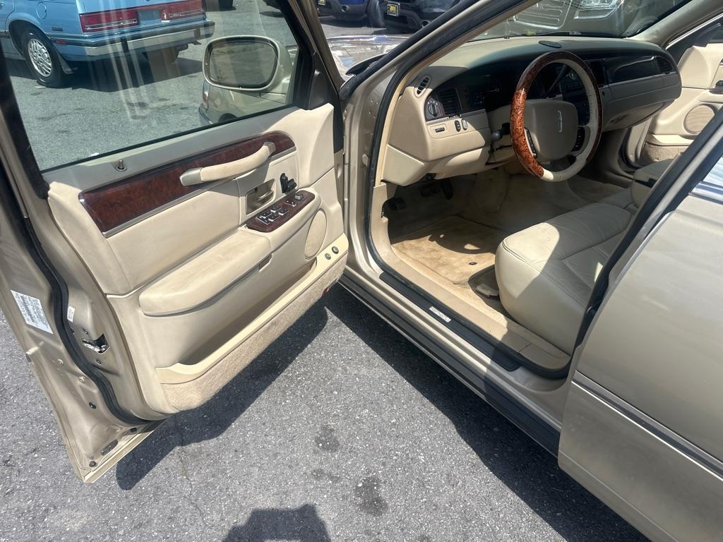 Lincoln Town Car  2006