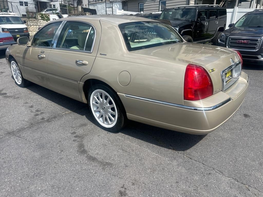 Lincoln Town Car  2006