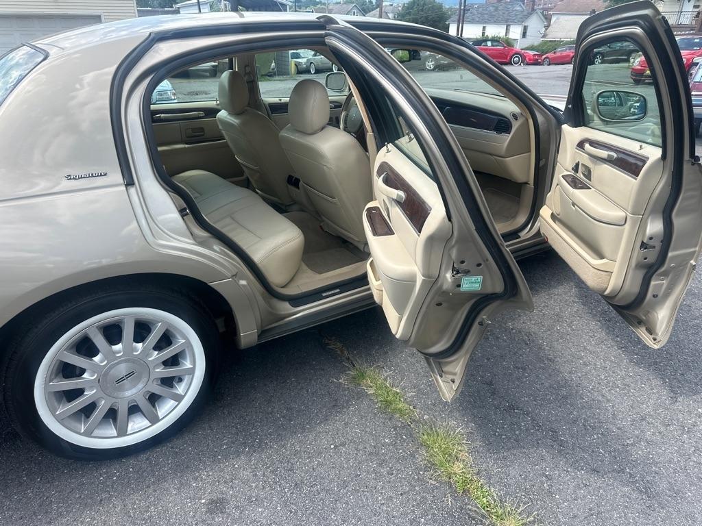 Lincoln Town Car  2006