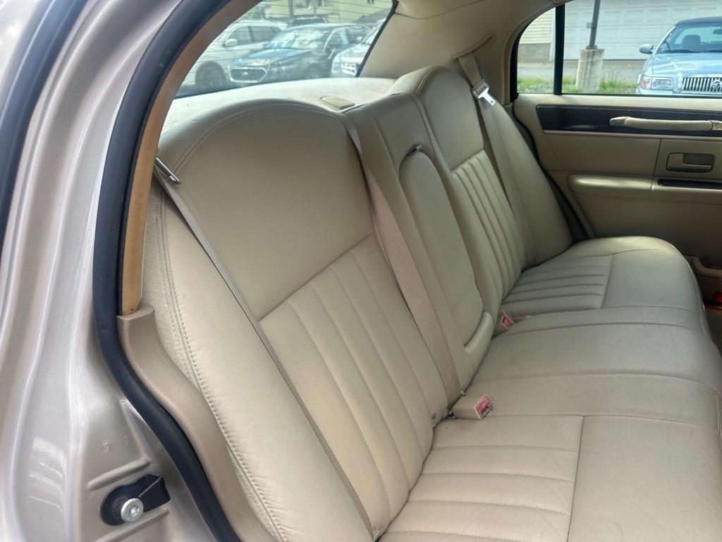 Lincoln Town Car  2006