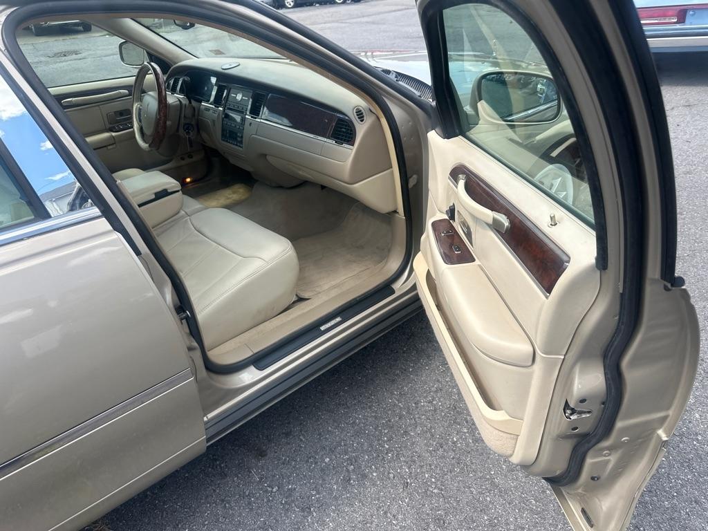 Lincoln Town Car  2006