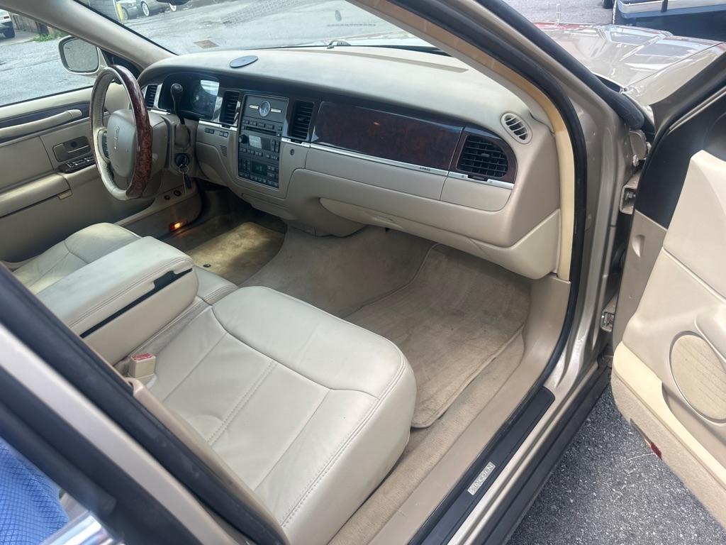 Lincoln Town Car  2006