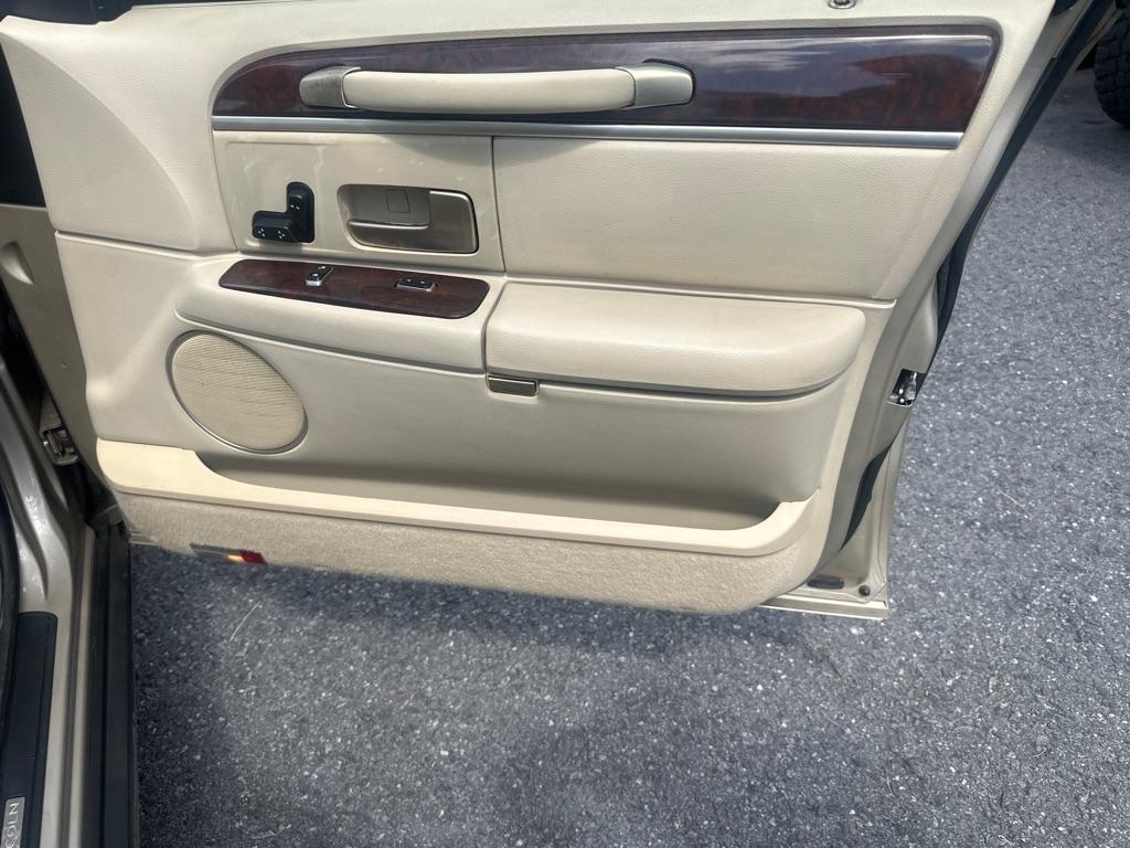 Lincoln Town Car  2006
