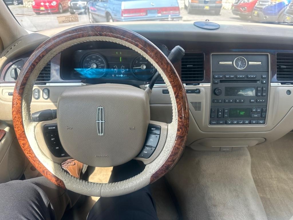 Lincoln Town Car  2006