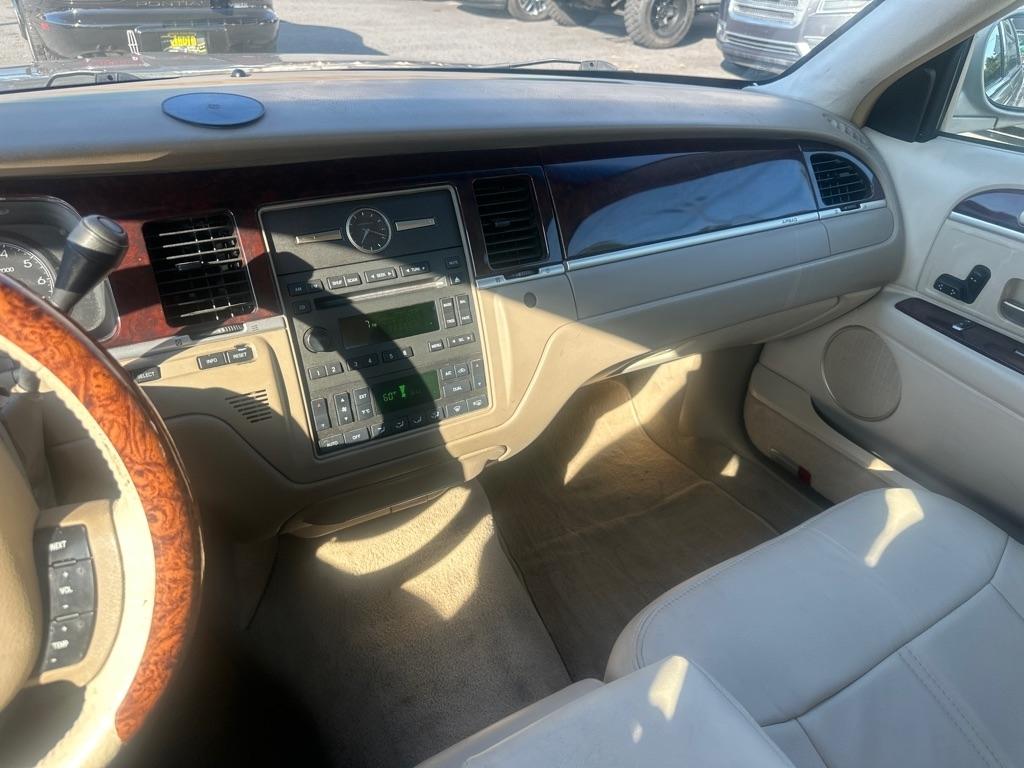 Lincoln Town Car  2006