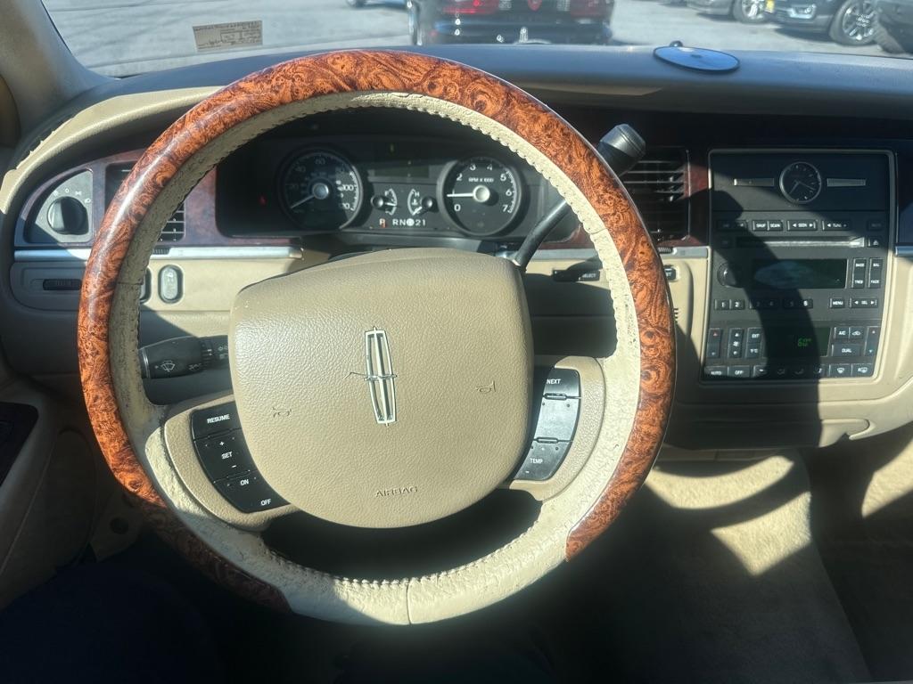 Lincoln Town Car  2006