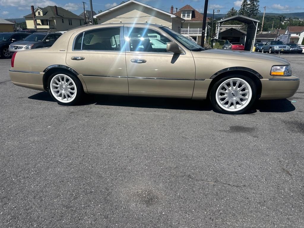 Lincoln Town Car 4dr Sdn Signature Premium 2006
