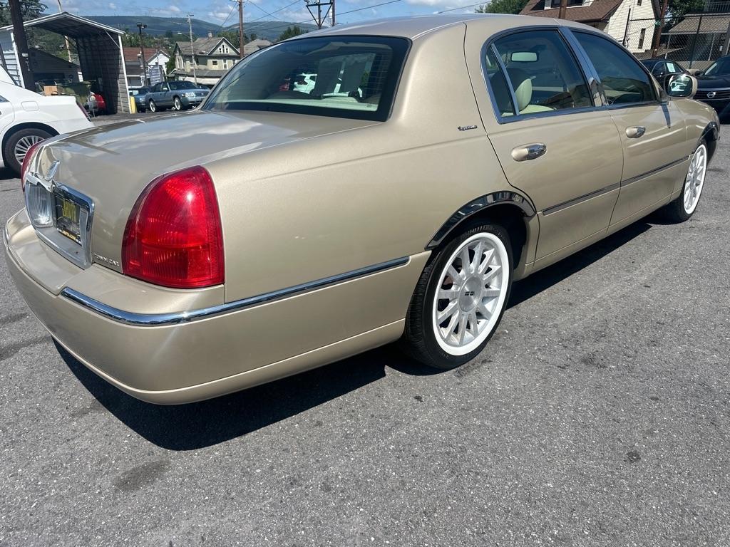 Lincoln Town Car 4dr Sdn Signature Premium 2006