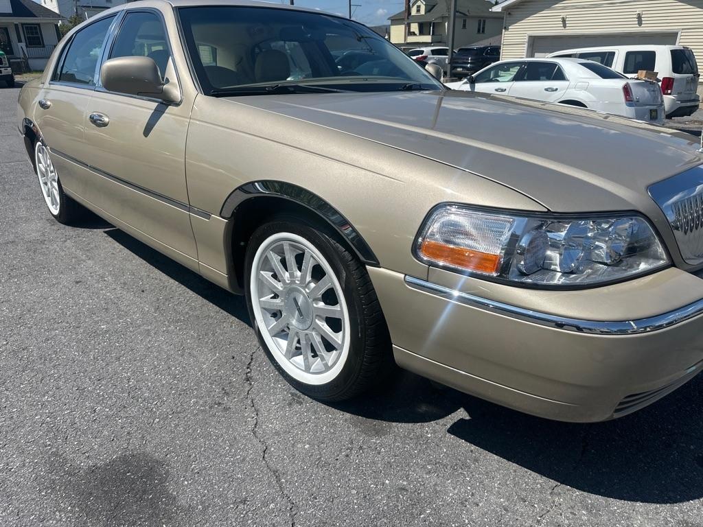 Lincoln Town Car 4dr Sdn Signature Premium 2006