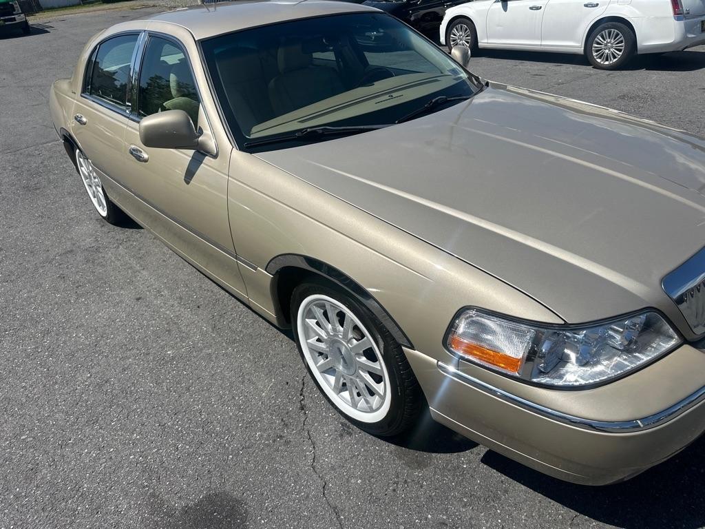 Lincoln Town Car 4dr Sdn Signature Premium 2006
