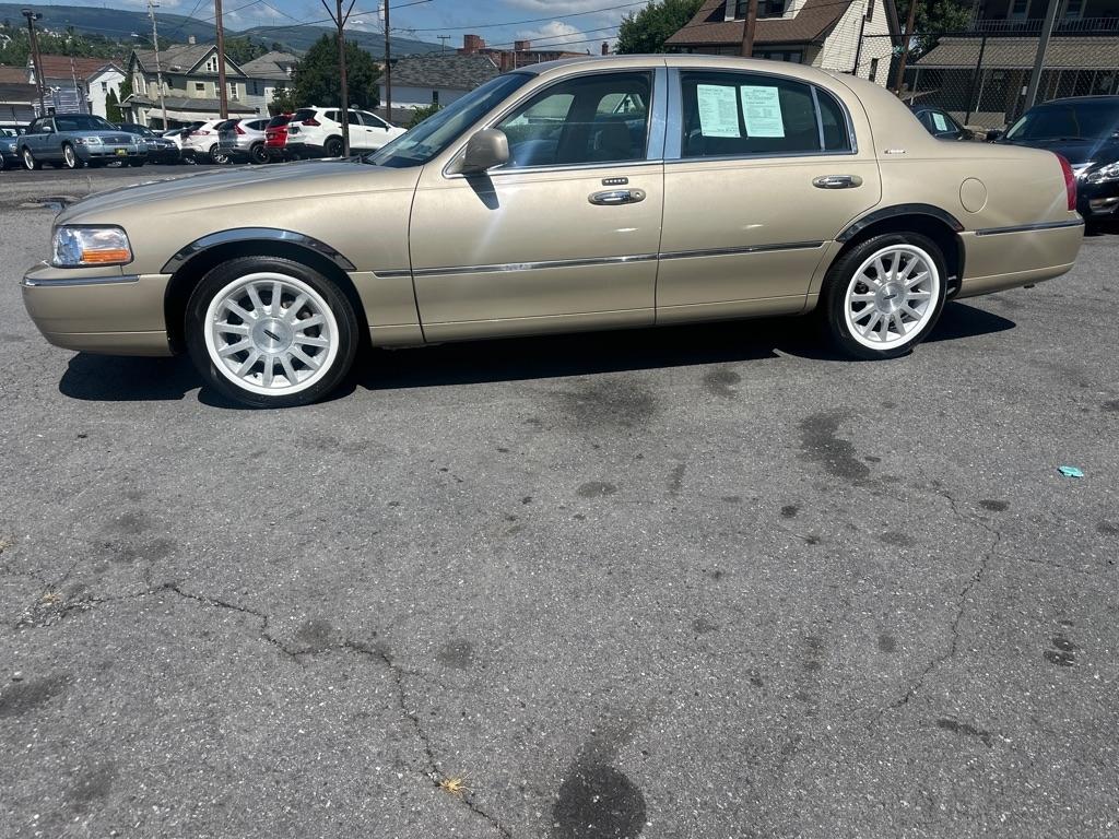 Lincoln Town Car 4dr Sdn Signature Premium 2006