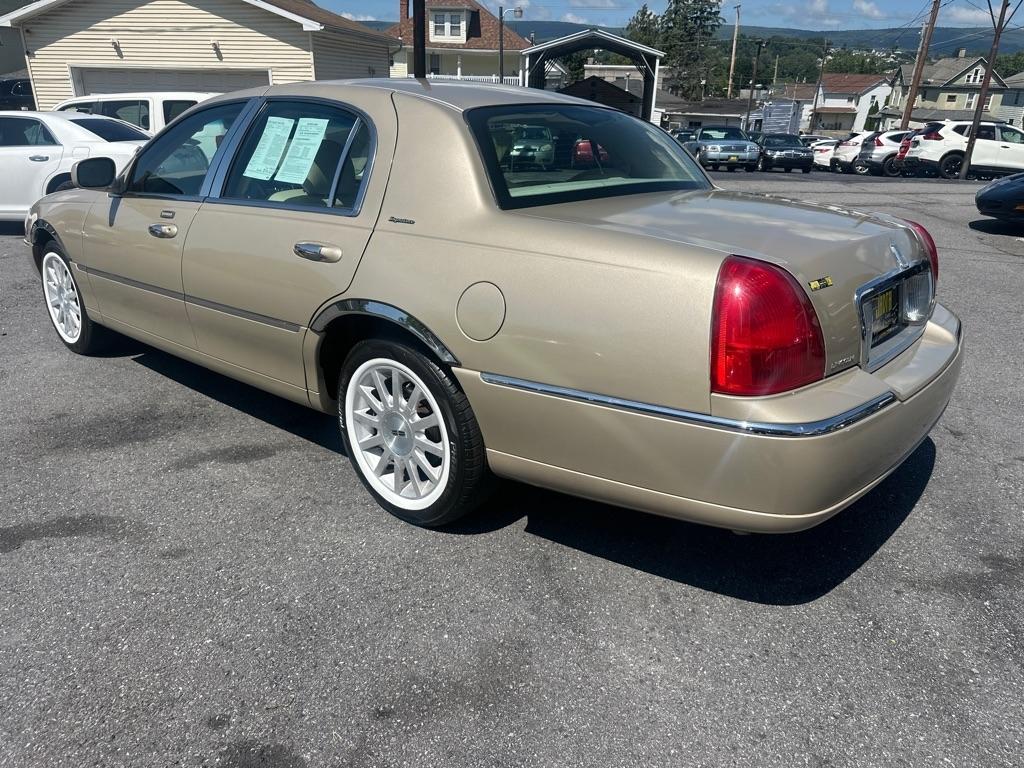 Lincoln Town Car 4dr Sdn Signature Premium 2006