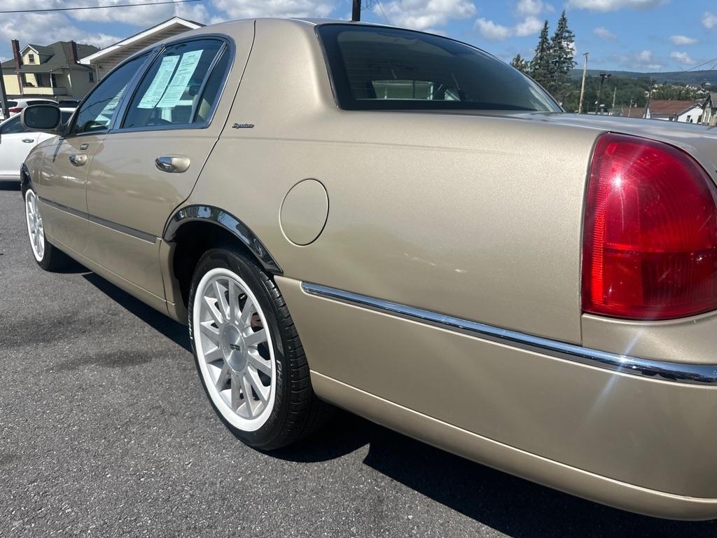 Lincoln Town Car 4dr Sdn Signature Premium 2006
