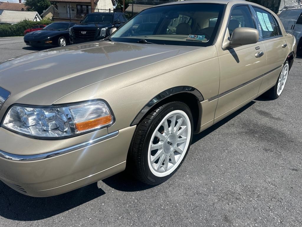 Lincoln Town Car 4dr Sdn Signature Premium 2006