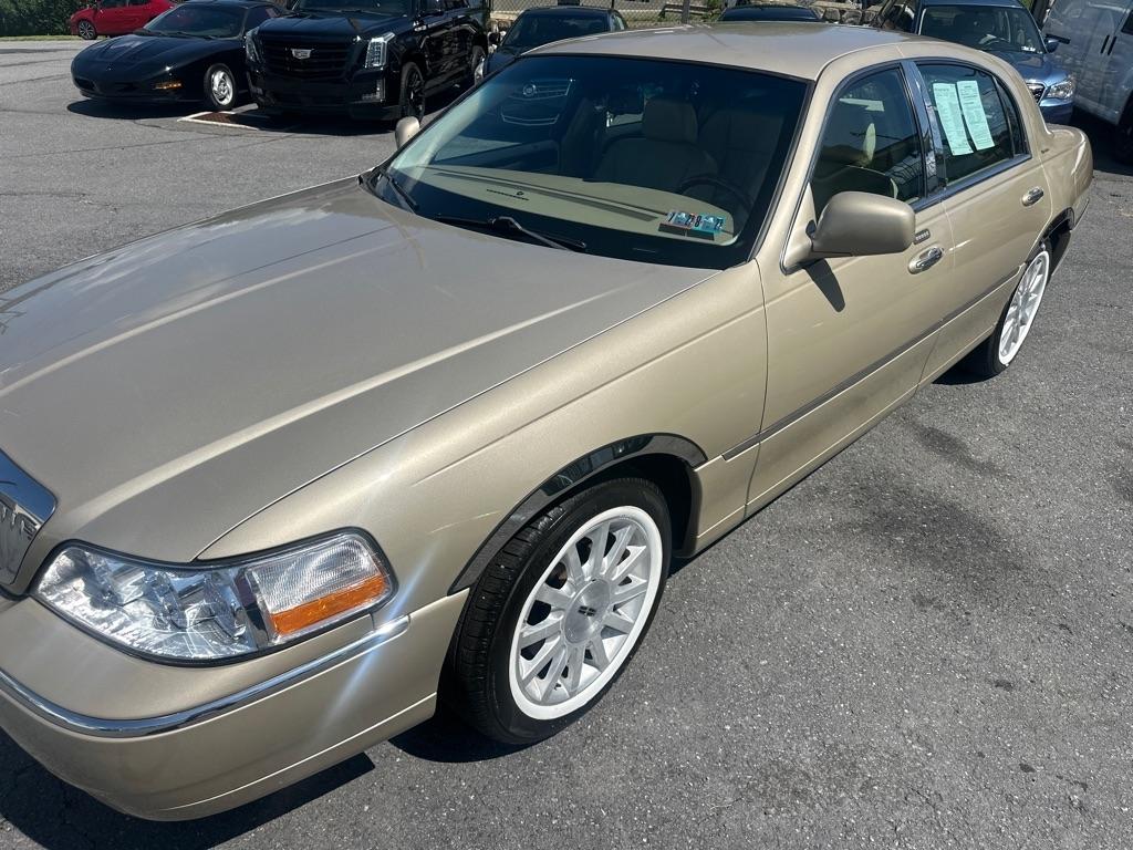 Lincoln Town Car 4dr Sdn Signature Premium 2006