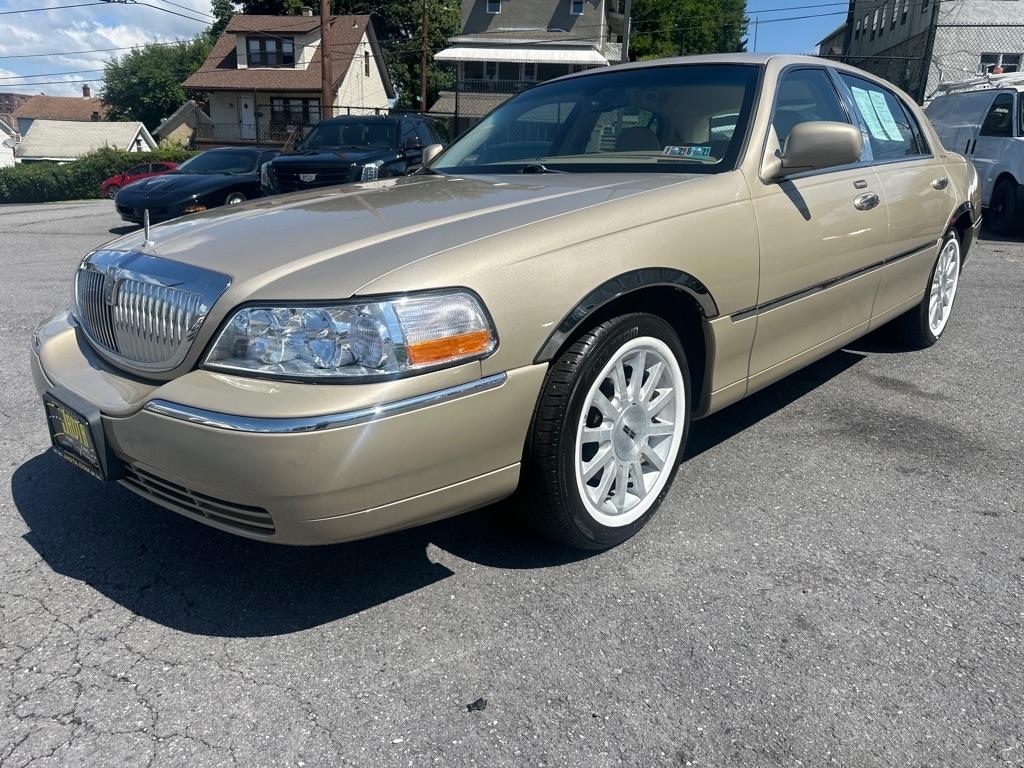 Lincoln Town Car 4dr Sdn Signature Premium 2006