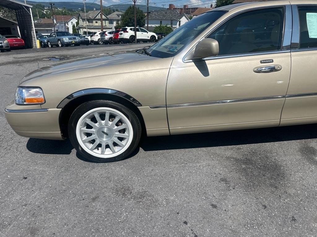 Lincoln Town Car 4dr Sdn Signature Premium 2006