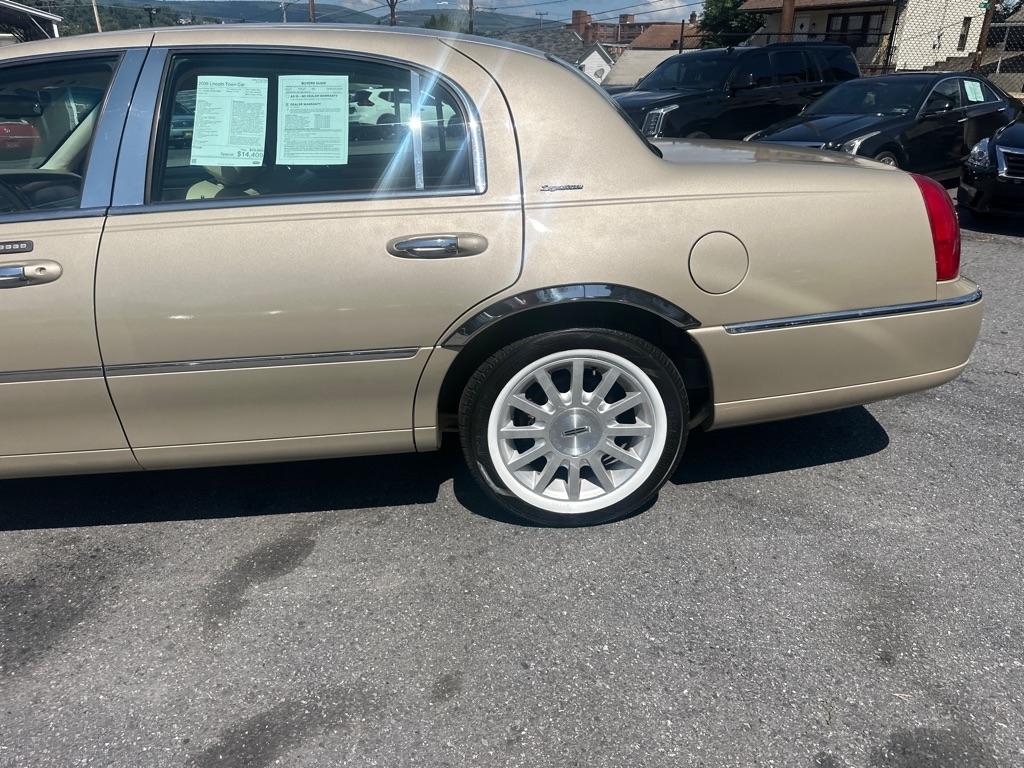 Lincoln Town Car 4dr Sdn Signature Premium 2006