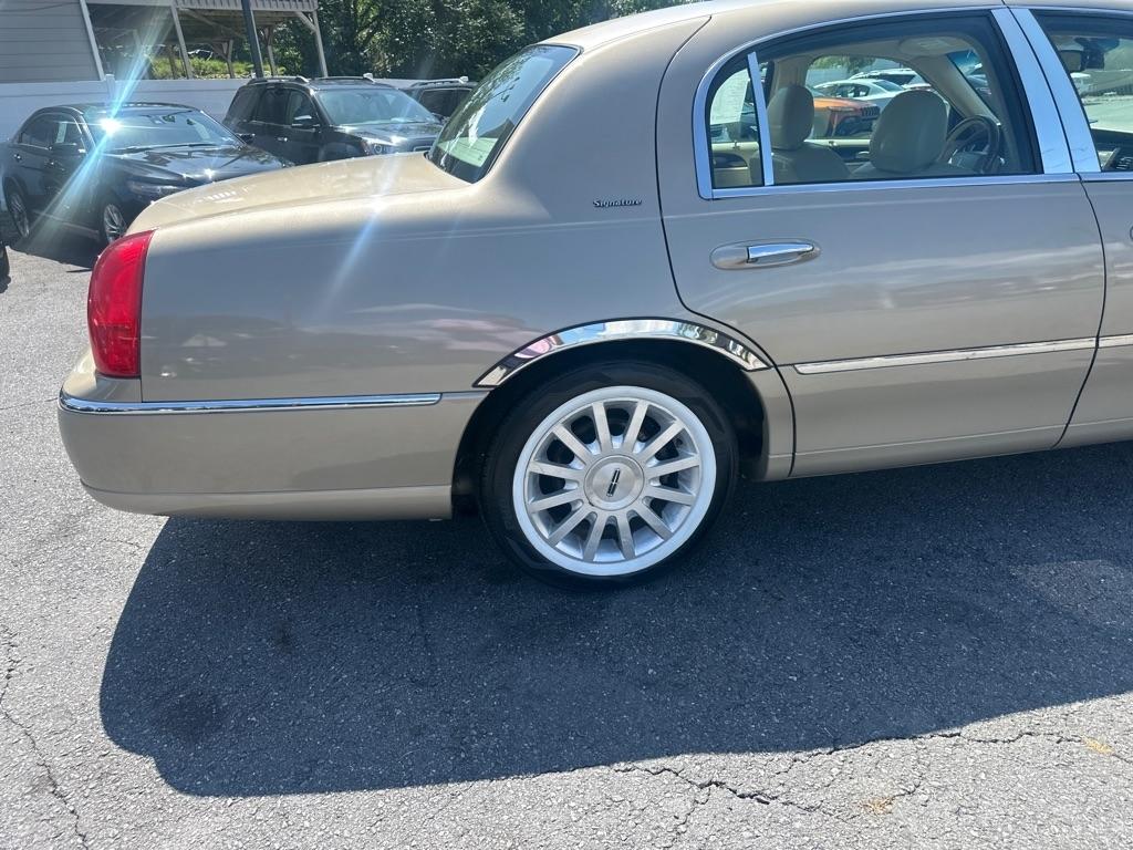 Lincoln Town Car 4dr Sdn Signature Premium 2006