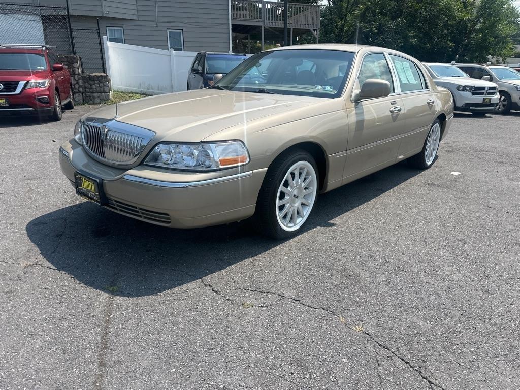 Lincoln Town Car 4dr Sdn Signature Premium 2006