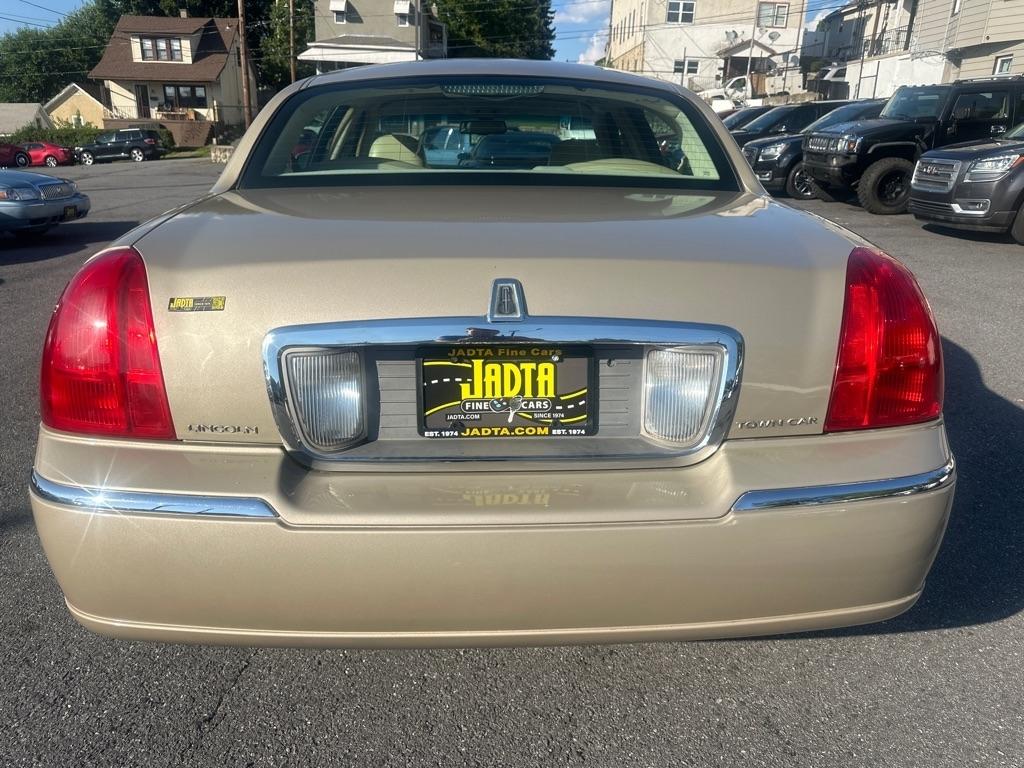 Lincoln Town Car 4dr Sdn Signature Premium 2006