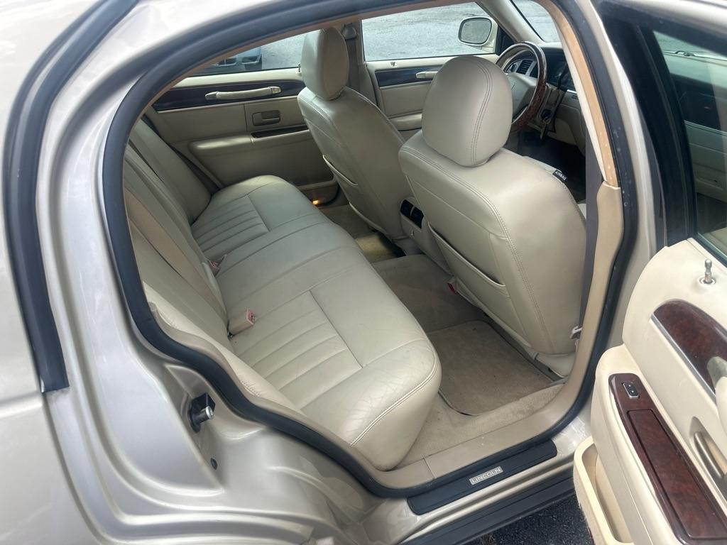 Lincoln Town Car 4dr Sdn Signature Premium 2006