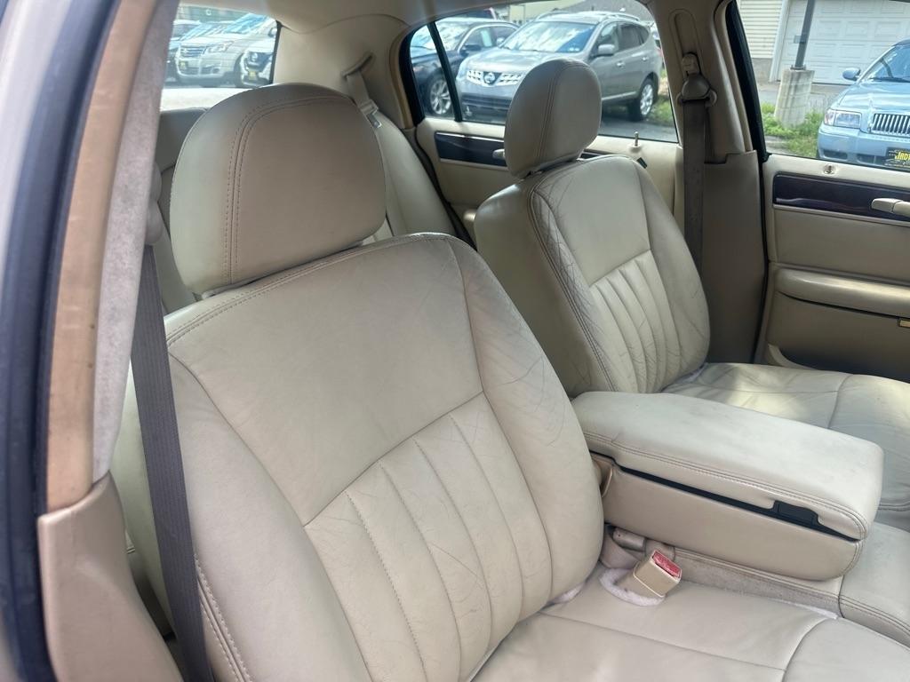 Lincoln Town Car 4dr Sdn Signature Premium 2006